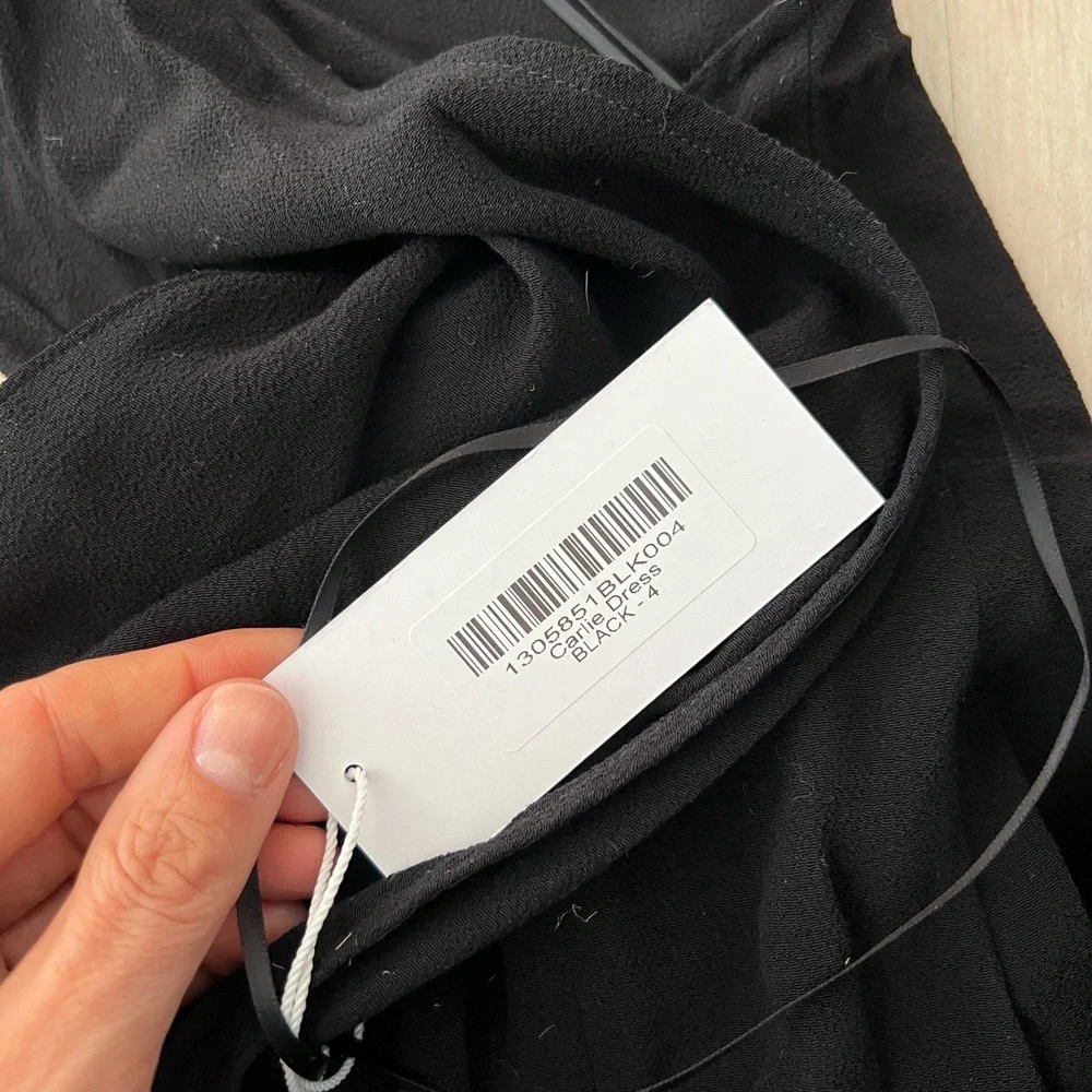 Reformation Carlie dress in black. US size 4 - Picture 4 of 4